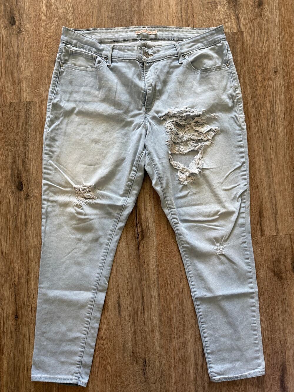 Levi Strauss Women’s Light Wash Distressed 310 Super Shaping Skinny Jeans 22W